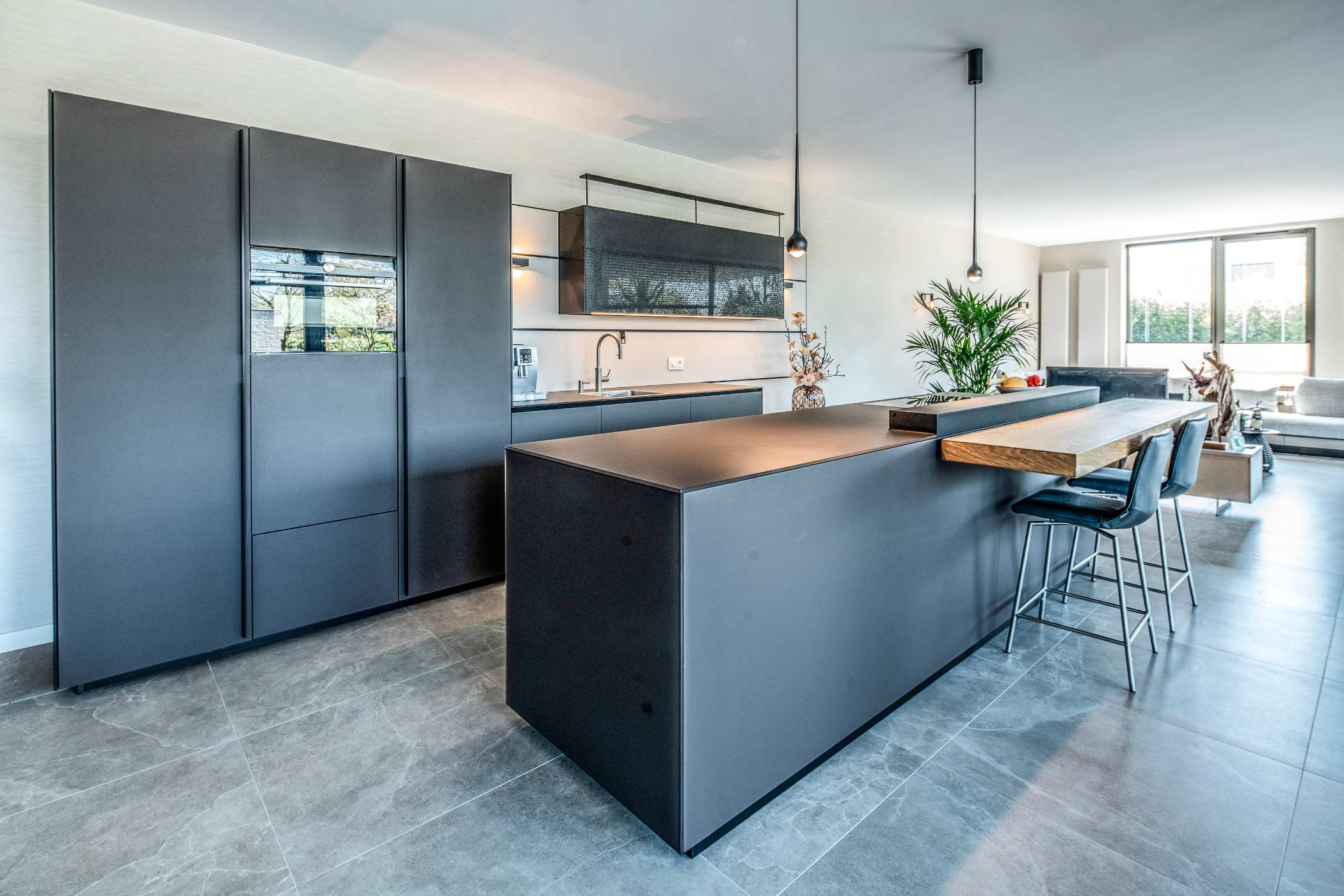 Nieuwbouwappartement Breda met glazen vacucine keuken